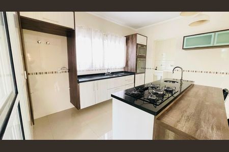 Casa de condomínio para alugar com 288m², 3 quartos e 4 vagasCozinha