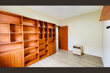 Casa de condomínio para alugar com 288m², 3 quartos e 4 vagasQuarto 3