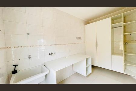 Casa de condomínio para alugar com 288m², 3 quartos e 4 vagasÁrea de Serviço