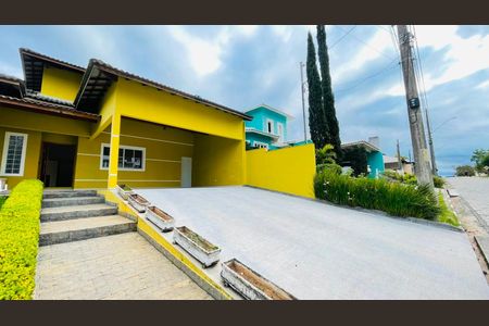 Casa de condomínio para alugar com 288m², 3 quartos e 4 vagasPlaca instalada na janela