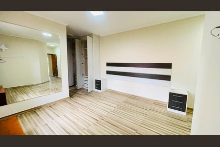Casa de condomínio para alugar com 288m², 3 quartos e 4 vagasQuarto principal
