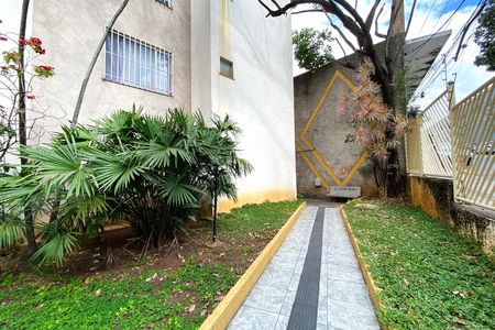 Entrada de apartamento para alugar com 2 quartos, 50m² em Carlos Prates, Belo Horizonte