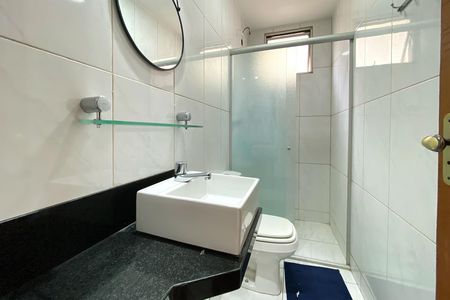 Banheiro de apartamento para alugar com 2 quartos, 50m² em Carlos Prates, Belo Horizonte