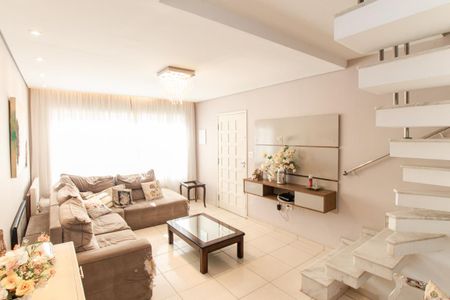 Casa para alugar com 3 quartos, 270m² em Vila Paiva, São Paulo