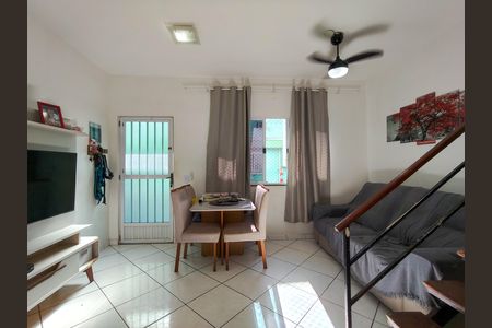 Casa à venda com 60m², 2 quartos e 1 vaga Casa à venda com 60m², 2 quartos e 1 vagaSala