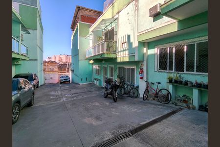 Casa à venda com 60m², 2 quartos e 1 vaga Casa à venda com 60m², 2 quartos e 1 vagaFachada