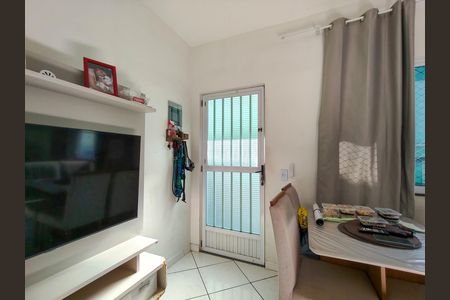 Casa à venda com 60m², 2 quartos e 1 vaga Casa à venda com 60m², 2 quartos e 1 vagaEntrada