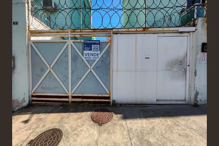 Casa à venda com 60m², 2 quartos e 1 vaga Casa à venda com 60m², 2 quartos e 1 vagaFachada