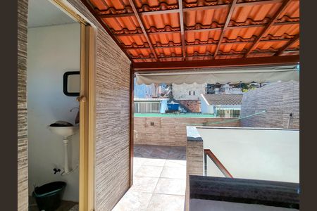 Casa à venda com 60m², 2 quartos e 1 vaga Casa à venda com 60m², 2 quartos e 1 vagaTerraço