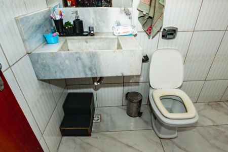 Banheiro Social de casa à venda com 4 quartos, 204m² em Jardim Guanabara, Belo Horizonte