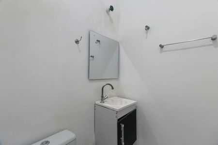 Banheiro de casa para alugar com 1 quarto, 45m² em Jardim Planalto, São Paulo