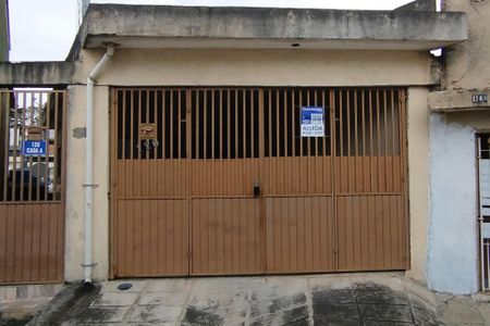 Fachada + Placa de casa para alugar com 1 quarto, 45m² em Jardim Planalto, São Paulo