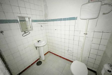 Banheiro de casa para alugar com 1 quarto, 50m² em Bancários, Rio de Janeiro