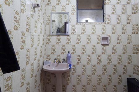 Banheiro social  de casa à venda com 3 quartos, 360m² em Kennedy, Contagem