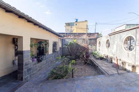 Entrada de casa à venda com 3 quartos, 360m² em Kennedy, Contagem