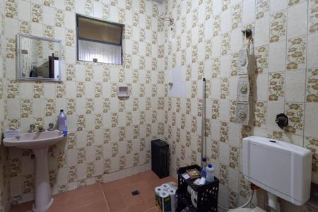 Banheiro social  de casa à venda com 3 quartos, 360m² em Kennedy, Contagem