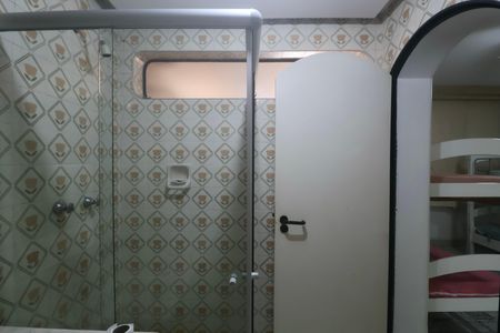 Banheiro Suíte 2 de apartamento para alugar com 3 quartos, 130m² em Centro, Guarujá