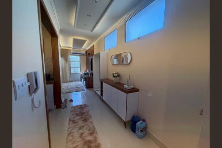 Corredor de casa para alugar com 2 quartos, 125m² em Vila Antonieta, São Paulo
