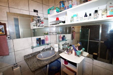 Banheiro de apartamento à venda com 2 quartos, 64m² em Brás de Pina, Rio de Janeiro