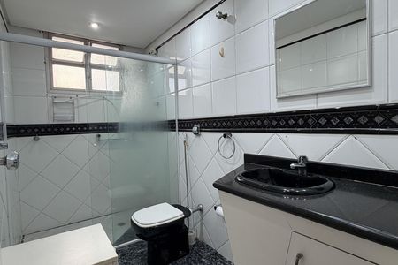 Banheiro de apartamento para alugar com 3 quartos, 136m² em Boqueirão, Santos