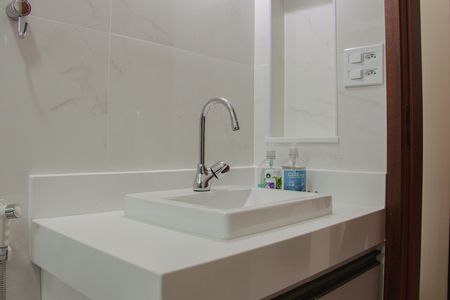 Banheiro de apartamento para alugar com 1 quarto, 52m² em Centro, Cabo Frio