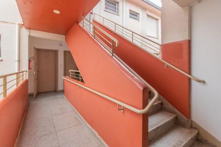 Apartamento à venda com 53m², 2 quartos e 1 vaga Apartamento à venda com 53m², 2 quartos e 1 vagaEscada