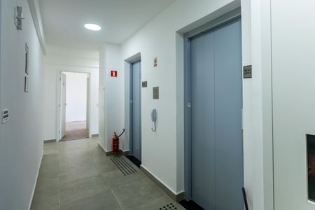 Área Comum - Hall do Elevador de apartamento para alugar com 2 quartos, 55m² em Taquaral, Campinas