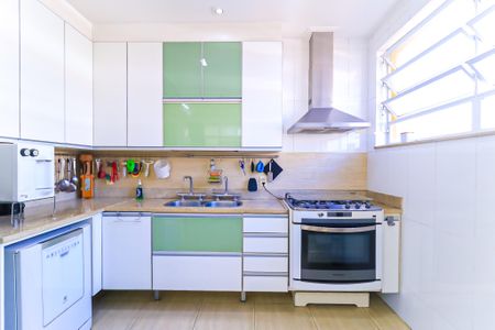 Casa à venda com 218m², 3 quartos e 5 vagas Casa à venda com 218m², 3 quartos e 5 vagasCozinha