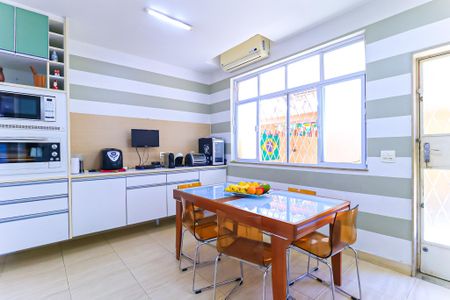 Casa à venda com 218m², 3 quartos e 5 vagas Casa à venda com 218m², 3 quartos e 5 vagasCozinha