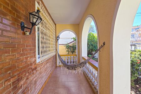 Casa à venda com 218m², 3 quartos e 5 vagas Casa à venda com 218m², 3 quartos e 5 vagasEntrada