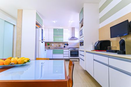 Casa à venda com 218m², 3 quartos e 5 vagas Casa à venda com 218m², 3 quartos e 5 vagasCozinha