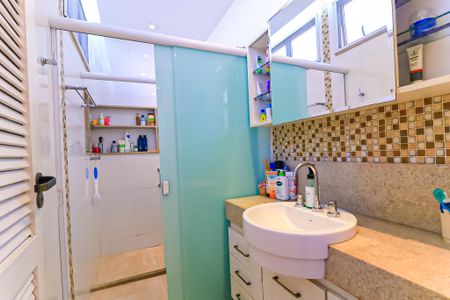 Casa à venda com 218m², 3 quartos e 5 vagas Casa à venda com 218m², 3 quartos e 5 vagasBanheiro da Suíte