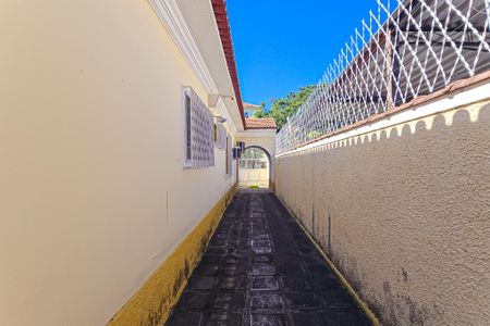 Casa à venda com 218m², 3 quartos e 5 vagas Casa à venda com 218m², 3 quartos e 5 vagasCorredor