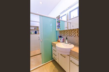 Casa à venda com 218m², 3 quartos e 5 vagas Casa à venda com 218m², 3 quartos e 5 vagasBanheiro da Suíte