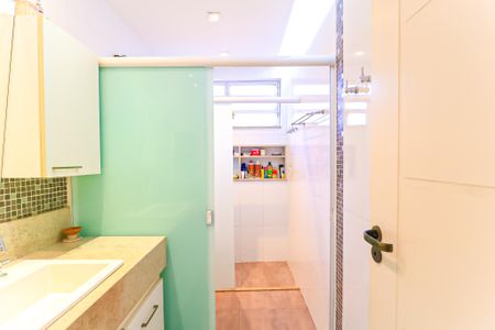 Casa à venda com 218m², 3 quartos e 5 vagas Casa à venda com 218m², 3 quartos e 5 vagasBanheiro Social