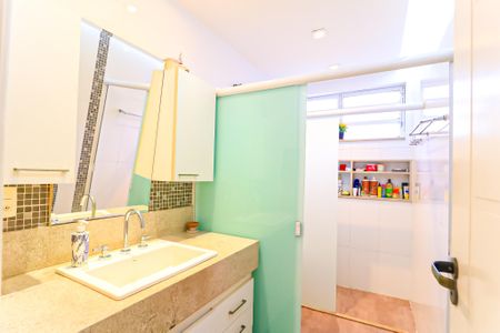 Casa à venda com 218m², 3 quartos e 5 vagas Casa à venda com 218m², 3 quartos e 5 vagasBanheiro Social