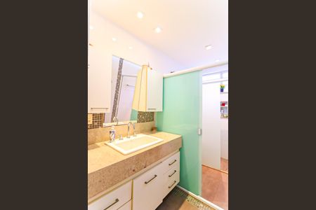 Casa à venda com 218m², 3 quartos e 5 vagas Casa à venda com 218m², 3 quartos e 5 vagasBanheiro Social