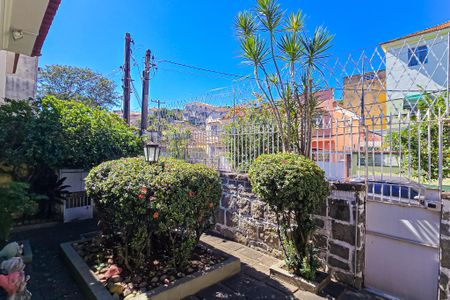 Casa à venda com 218m², 3 quartos e 5 vagas Casa à venda com 218m², 3 quartos e 5 vagasEntrada