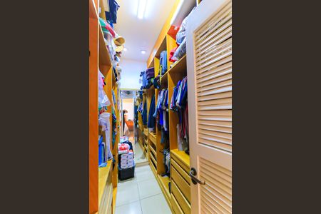 Casa à venda com 218m², 3 quartos e 5 vagas Casa à venda com 218m², 3 quartos e 5 vagasCloset da suíte