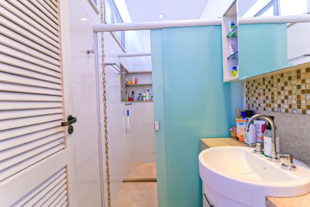 Casa à venda com 218m², 3 quartos e 5 vagas Casa à venda com 218m², 3 quartos e 5 vagasBanheiro da Suíte