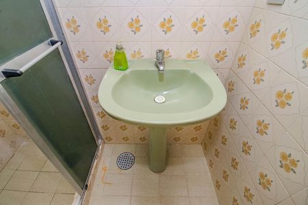 Banheiro de apartamento para alugar com 1 quarto, 40m² em Santa Cecília, Porto Alegre