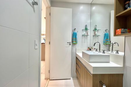 Apartamento à venda com 68m², 2 quartos e 1 vaga Apartamento à venda com 68m², 2 quartos e 1 vagaBanheiro Corredor