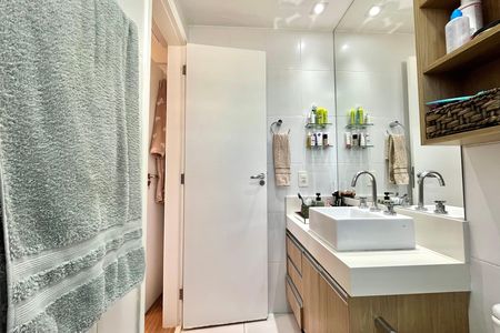 Apartamento à venda com 68m², 2 quartos e 1 vaga Apartamento à venda com 68m², 2 quartos e 1 vagaBanheiro da Suíte