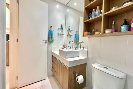Apartamento à venda com 68m², 2 quartos e 1 vaga Apartamento à venda com 68m², 2 quartos e 1 vagaBanheiro Corredor