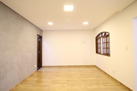 Sala de casa para alugar com 3 quartos, 140m² em Balneário São Francisco, Diadema