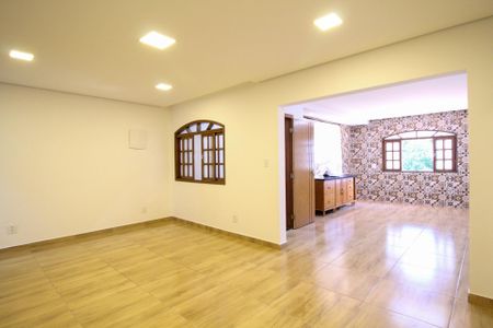 Casa para alugar com 3 quartos, 140m² em Balneário São Francisco, Diadema