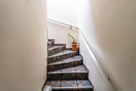 Casa para alugar com 126m², 2 quartos e 2 vagas Casa para alugar com 126m², 2 quartos e 2 vagasEscada