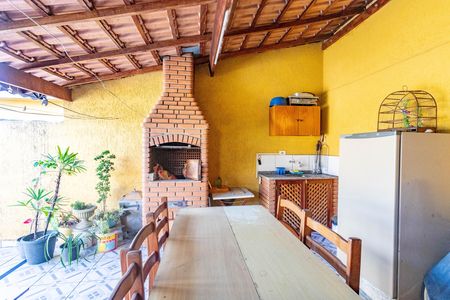 Casa para alugar com 126m², 2 quartos e 2 vagas Casa para alugar com 126m², 2 quartos e 2 vagasÁrea de lazer - churrasqueira