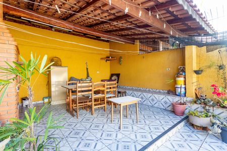 Casa para alugar com 126m², 2 quartos e 2 vagas Casa para alugar com 126m², 2 quartos e 2 vagasÁrea de lazer - churrasqueira