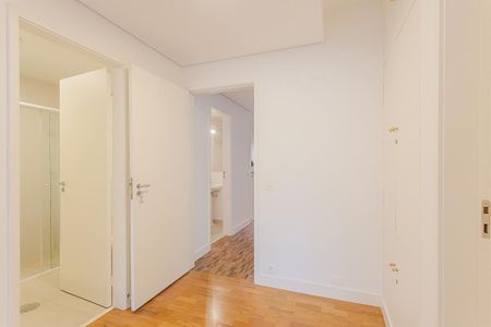 Corredor de apartamento para alugar com 3 quartos, 180m² em Cerqueira César, São Paulo